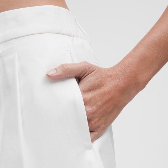 LuluLinen High-Rise Short 6" In White - Picture 4 of 9